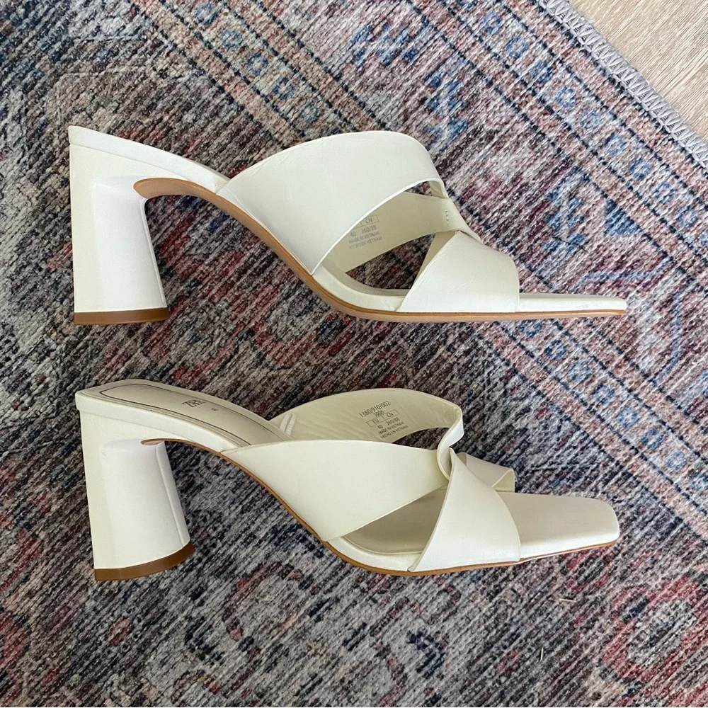 NWOT ZARA‎ Square Toe Twist Heels